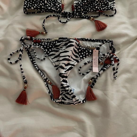 NWT Victoria’s Secret medium top and small bottom bikini - Picture 5 of 13